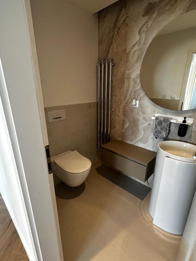 Luxury Penthouse At The Historical Centre With Free Parking Apartment บราติสลาวา ภายนอก รูปภาพ