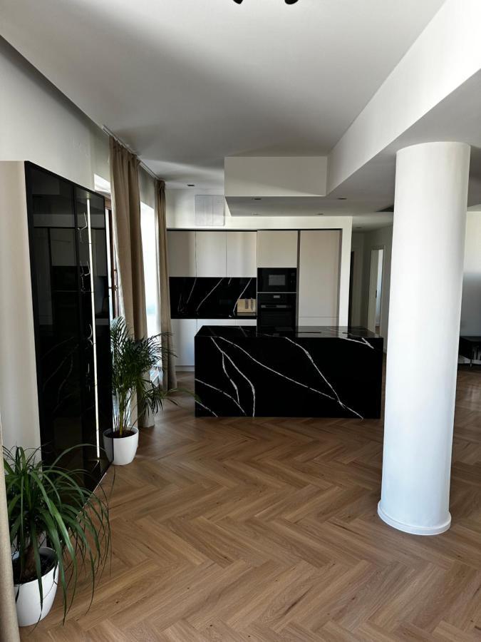 Luxury Penthouse At The Historical Centre With Free Parking Apartment บราติสลาวา ภายนอก รูปภาพ