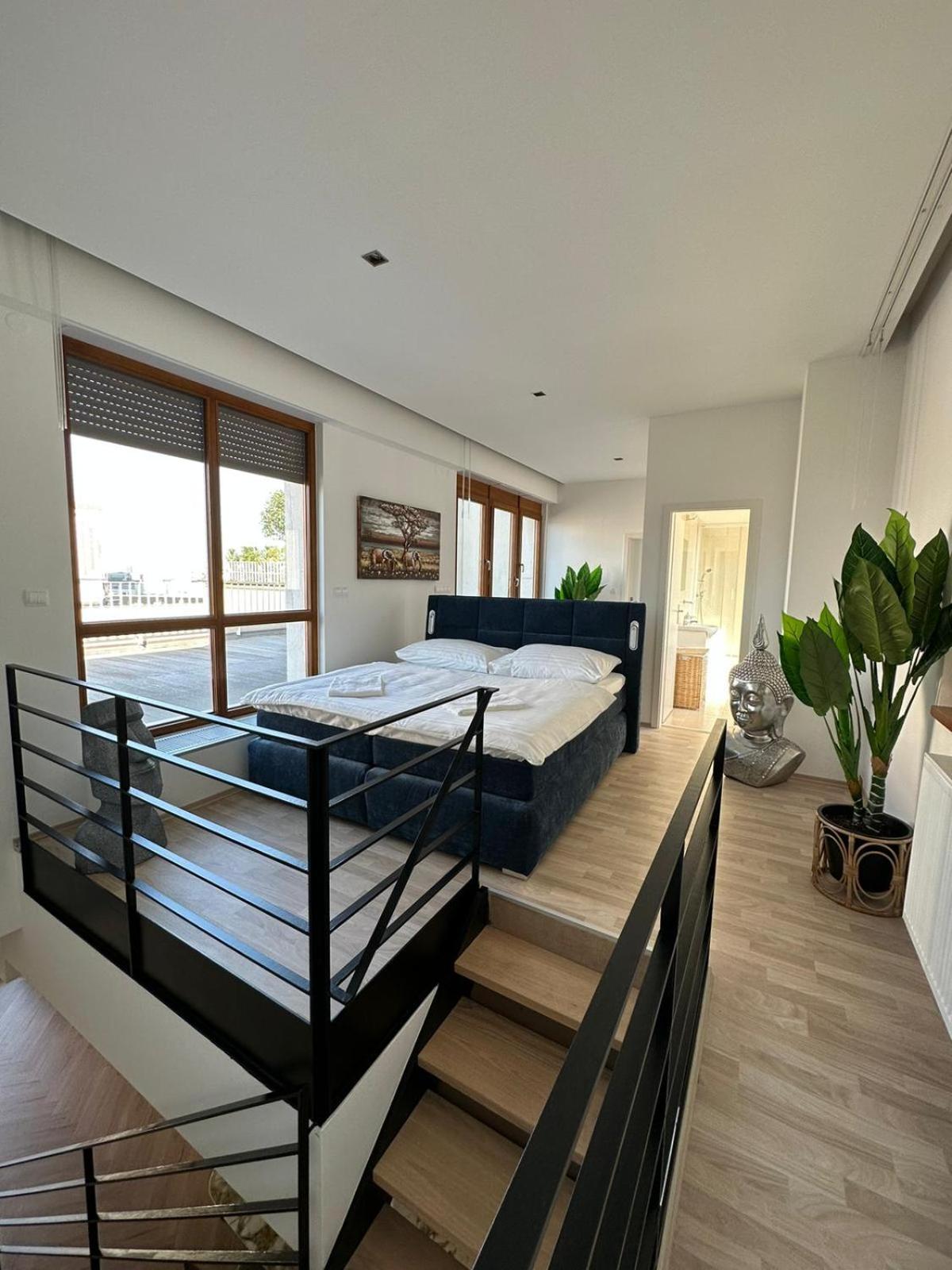 Luxury Penthouse At The Historical Centre With Free Parking Apartment บราติสลาวา ภายนอก รูปภาพ